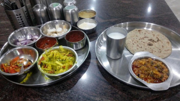 Kismat Kathiyavadi food