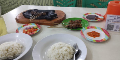 Pondok Sate Tegal Ibu Erna food