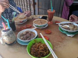Yii Siang Hainan Ngiu Chap food