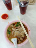 Kulai Mok Gao Beef/seafood/pork Noodles food
