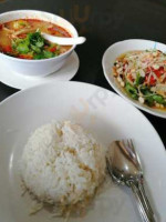 Sara Thai Kitchen food