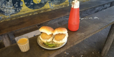 Famouskhamangwadapav food