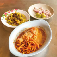 Khao Soi Mae Manee food