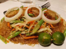 The Narra Filipino Resto Lounge food