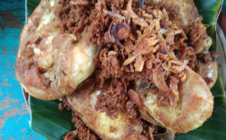 Kedai Nasi Uduk Ibu Dedeh food