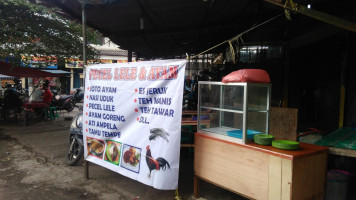 Saung Pecel Ayam food