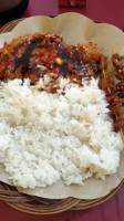 Ayam Gepuk Pak Gembus Kampung Utan food