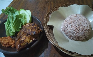 Warung Arya Ayam Bakar Khas Solo food