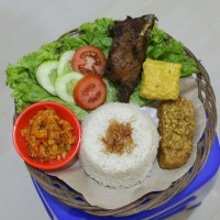 Nasi Uduk'98 Rempoa food