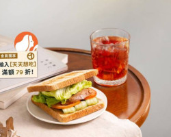 Louisa 路易莎咖啡 林口文三店 food