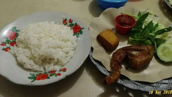 Warung Makan Reja Cah Ngawi food