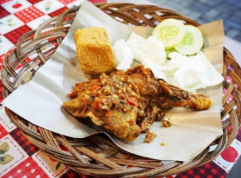 Ayam Gepuk Pak Gembus Rsu Kota Tangerang Selatan food