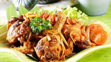 Ayam Bakar Putra Pondok Cabe food