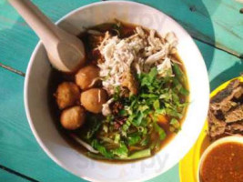 Little Rara Thai Noodle House food