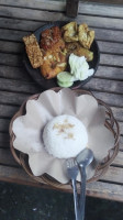Warung Ummi Hasan food