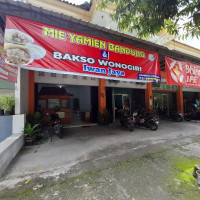 Mie Yamien Bandung Bakso Wonogiri Iwan Jaya outside