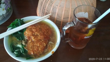 Mie Ayam Ceker Bakso Mbok Brintik food