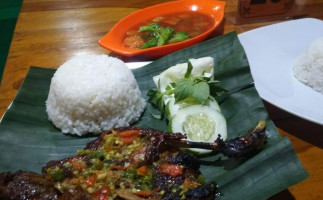 Dhenok Resto food