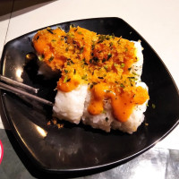 Sushi Torakku food