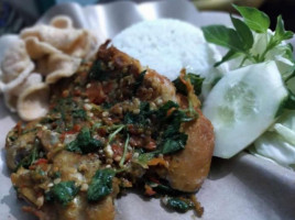 Ayam Tulang Lunak Warung7, Tamanasri, Sragen (goreng /penyet /ungkep /beku) food
