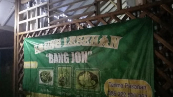 Saung Lesehan Bang Jon food