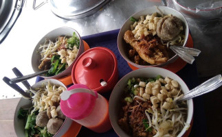 Saung Mie Ayam Bakso Sapi Bumi Cendrawasih food