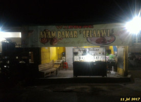 Ayam Bakar Selaawi (ceu Ayum) outside