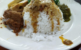 Rumah Makan Padang Elok Basamo food