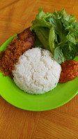 Warung Nasi Tibelat Bu Nining inside