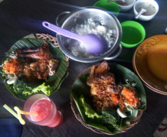 Wm. Mbok Yusri (mbak Tien) food