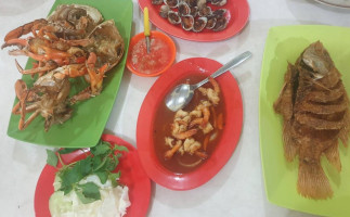 Special Seafood Mitra Sari inside