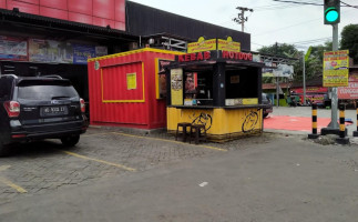 Kebab Turki Baba Rafi outside