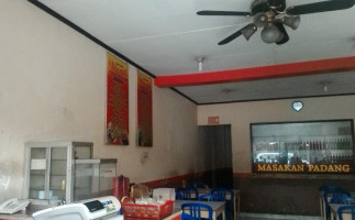 Rumah Makan Murah Meriah inside