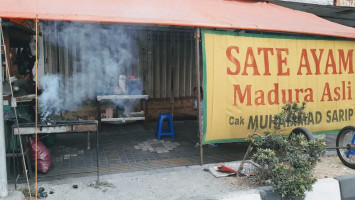 Sate Ayam Madura Asli Cak Muhammad Sarip outside