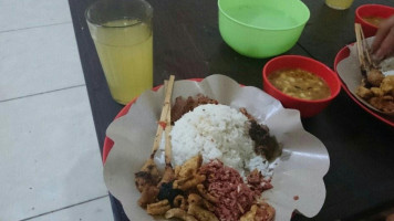 Nasi Lawar Jeleka food