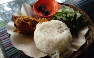 Rumah Makan Degan Plus Group Sukoharjo food