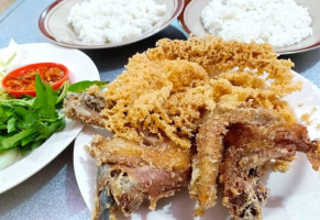 Ayam Dan Bebek Goreng Kremes Letto food
