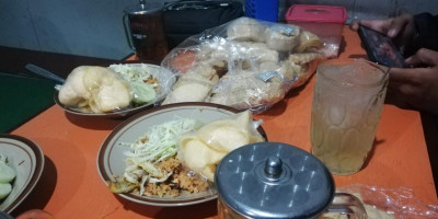 Waru Doyong Nasi Goreng food