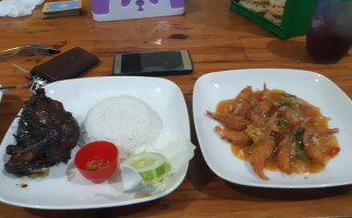 Warung Jempol Baki food