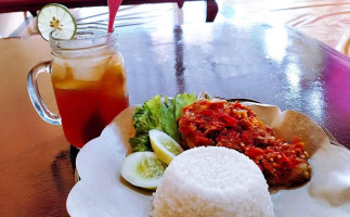 Warung Penyet Solehot food