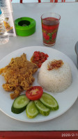 Sarasa Chicken food