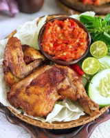 Ayam Bakar Dan Nasi Goreng Putra Willys 93 Mas Baim inside