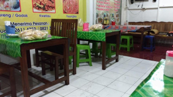 Warung Makan Bu Topo inside