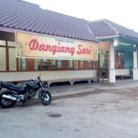 Rm. Dangiang Sari outside