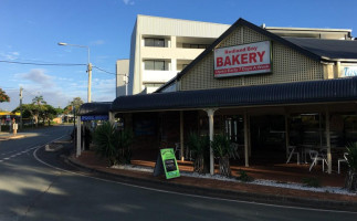 Redland Bay Hotel outside