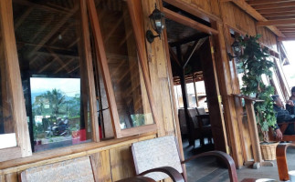 Rumah Makan Saung Cobek Citendo Ganeas Sumedang inside