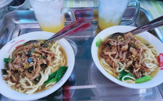 Enco 717 Mie Ayam Bakso food