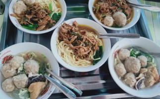 Enco 717 Mie Ayam Bakso food