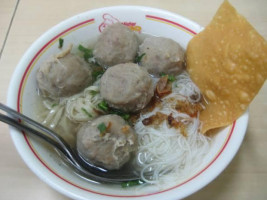 Waroeng Bakso Bakar Chaca food