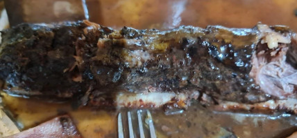 Arnolds Ribs & Pizza food
